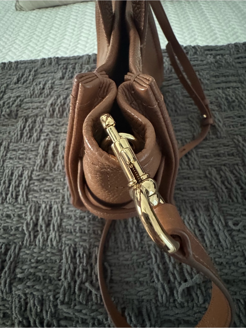 Like new Marc Jacobs The Tote Bag Small in Tan - Picture 5 of 9